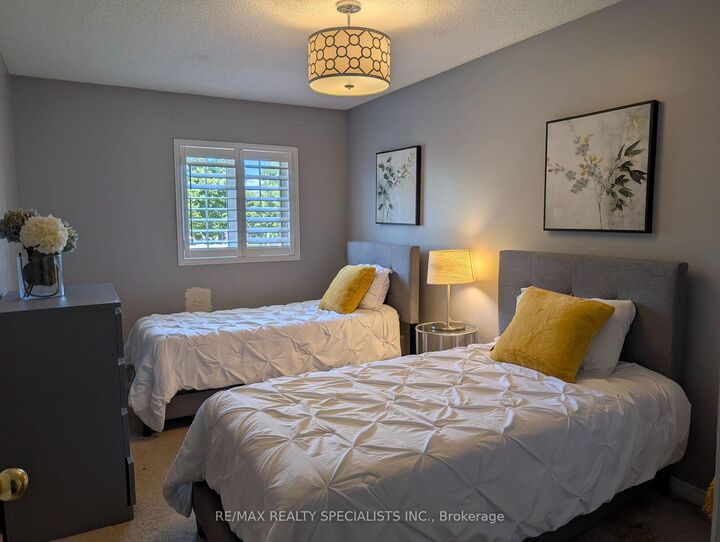Property Photo: 20 Thorp Crescent ON L1T 0G9