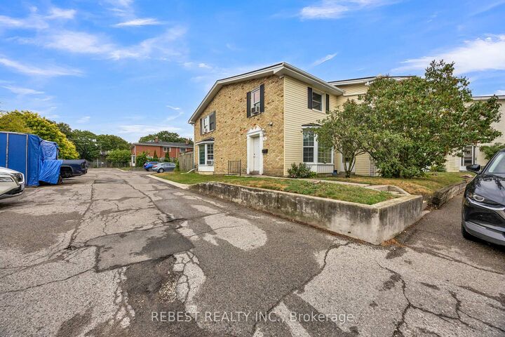 73 Arbour Glen Crescent 1 — photo 1