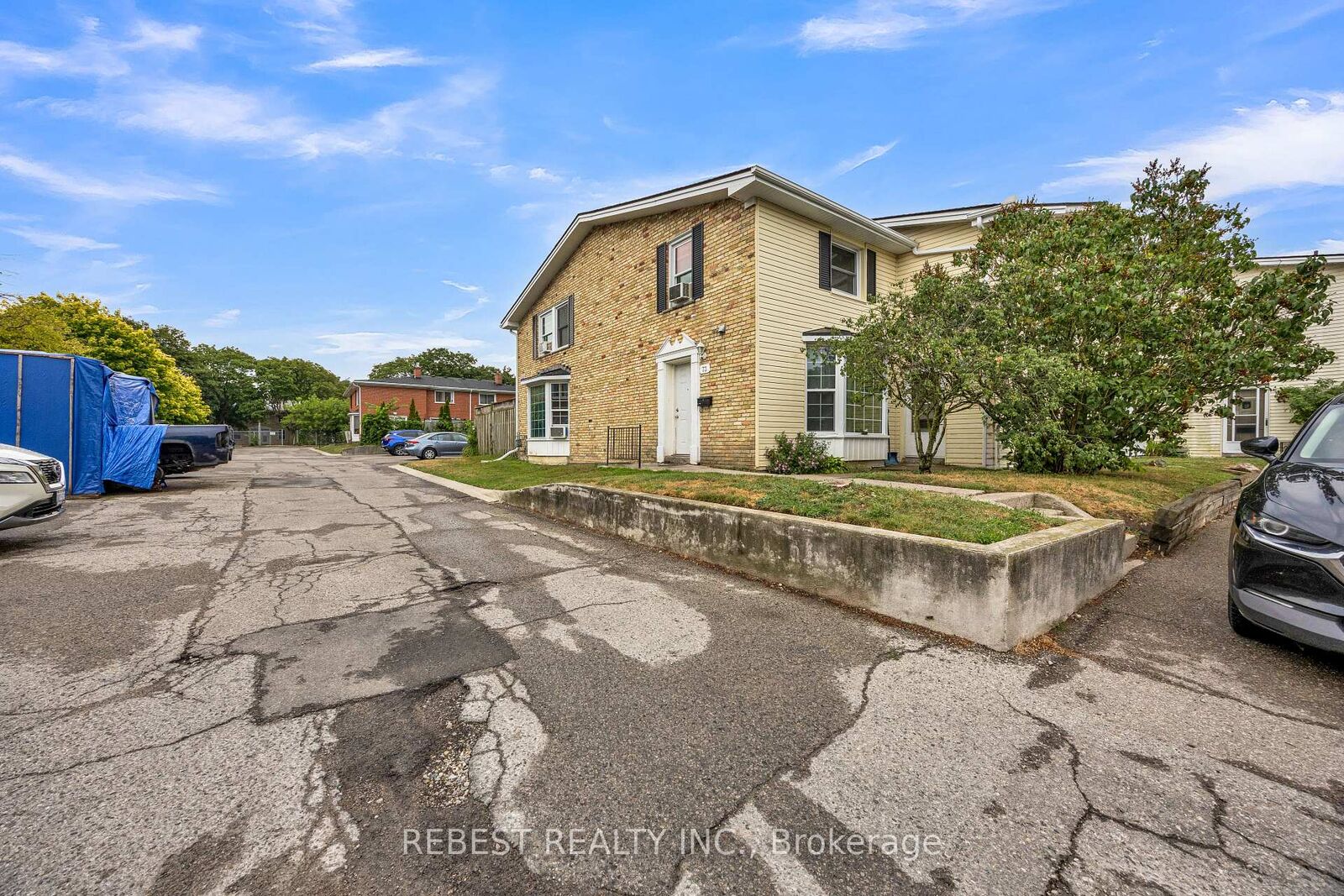 Property Photo:  73 Arbour Glen Crescent 1  ON N5Y 1Z9 