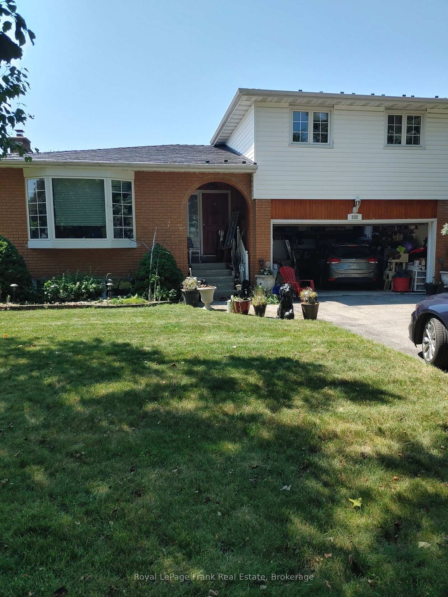 Property Photo:  832 Ferndale Street  ON L1J 5L7 