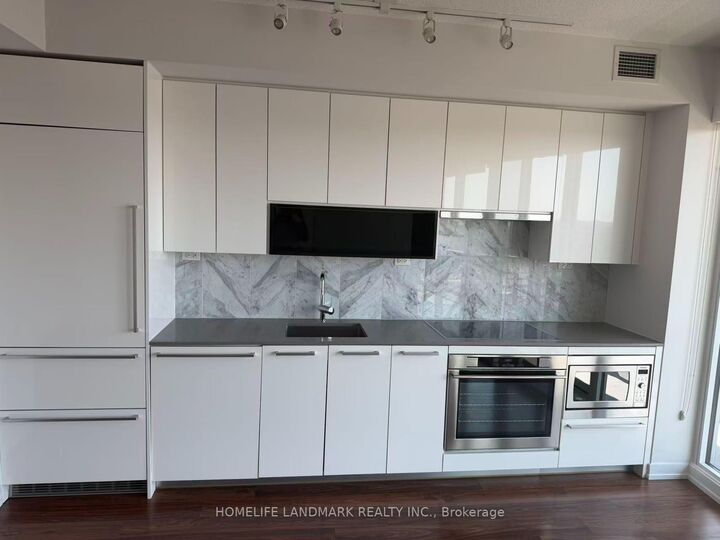 Property Photo:  117 McMahon Drive 801  ON M2K 0E4 