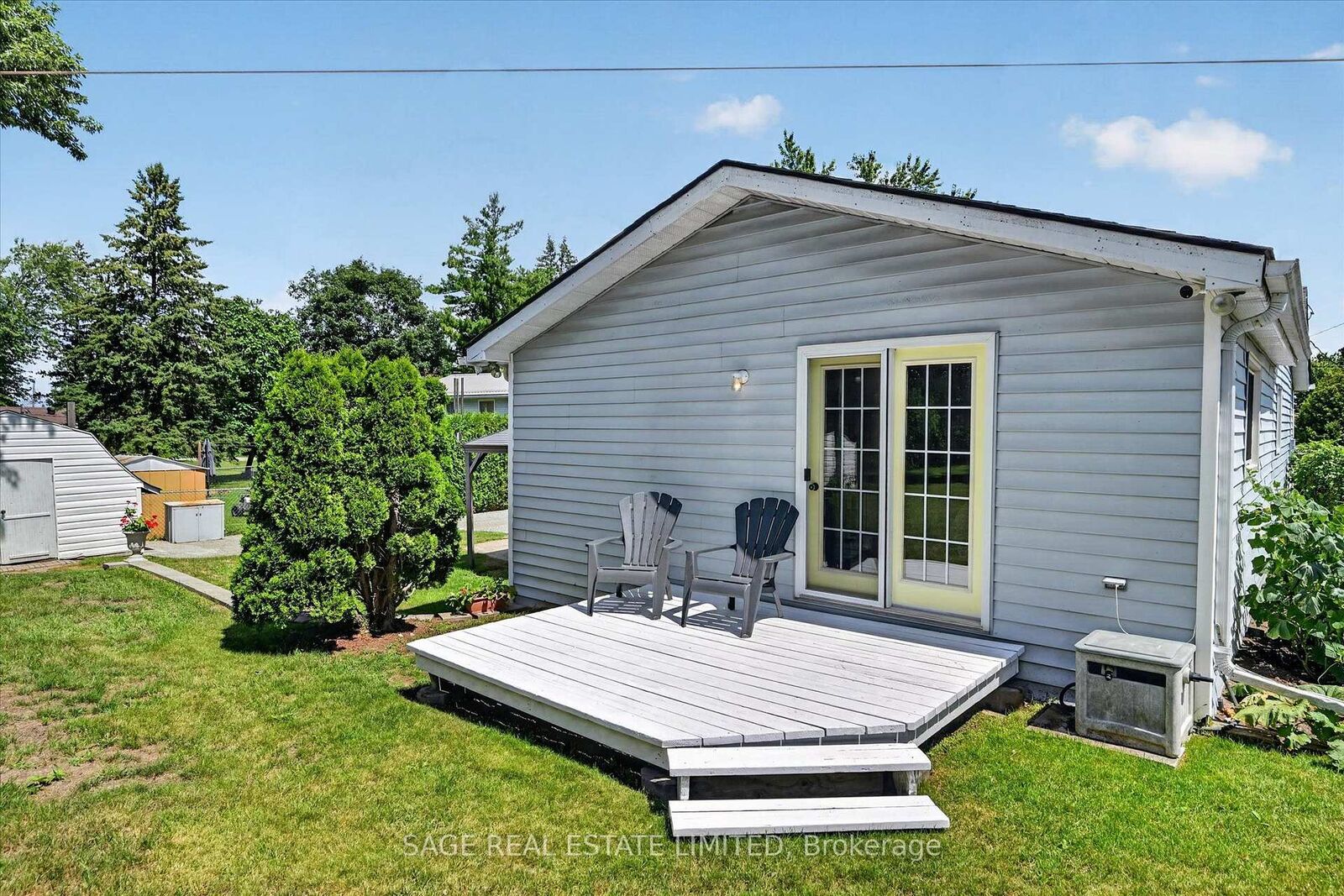 Property Photo: 39 Riverside Drive ON K9V 0H6