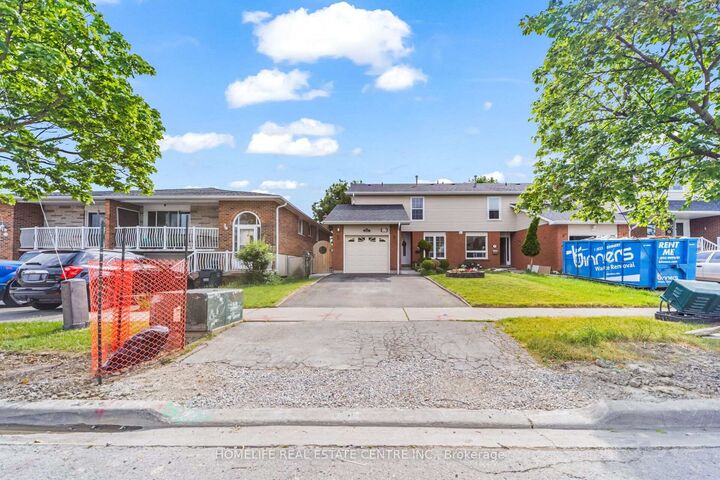 Property Photo: 17 Ashford Court ON L6V 3E2