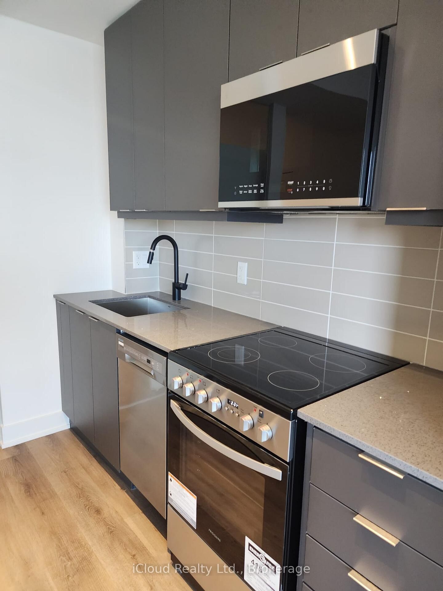 Property Photo:  115 Nipissing Road 614A  ON L9T 1R3 