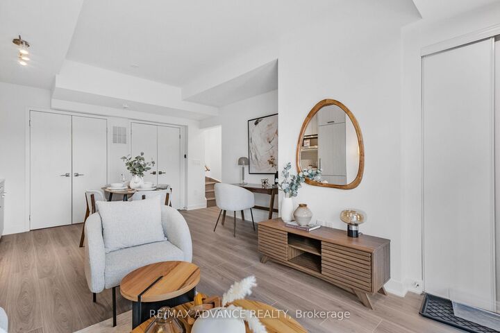Property Photo:  75 Curlew Drive 21  ON M3A 0A9 
