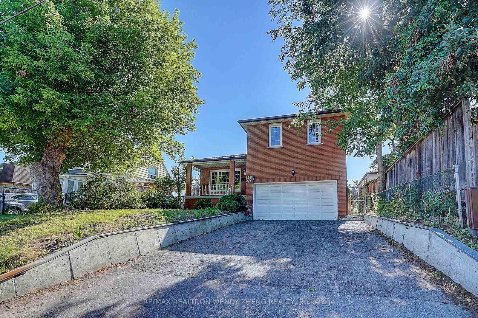 Property Photo: 118 Henderson Avenue ON L3T 2L4