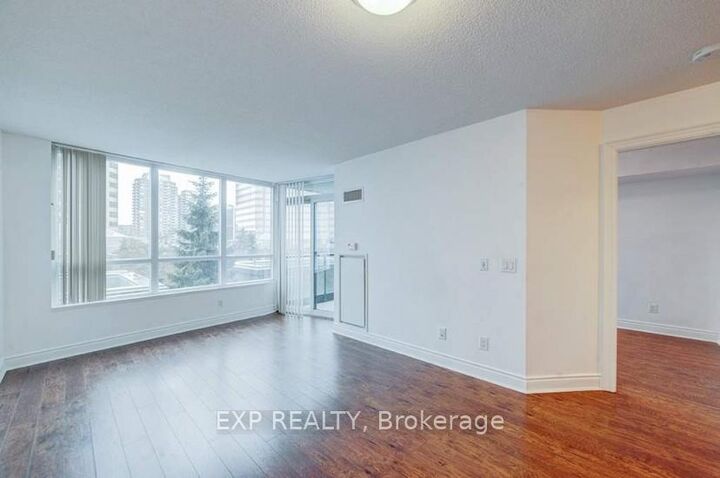Property Photo: 25 Greenview Avenue 422 ON M2M 0A5