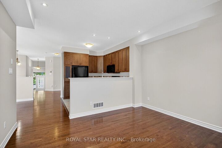 Property Photo:  272 Broxburn Crescent  ON K2J 0N8 