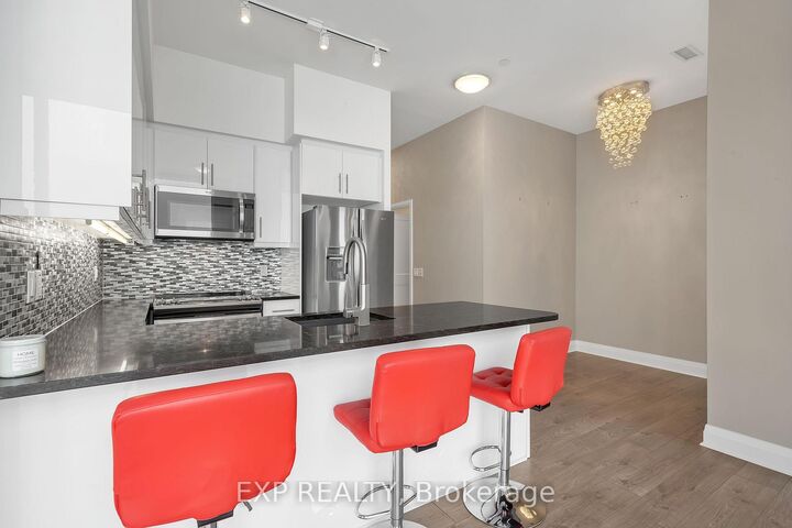 Photo de la propriété: 15 Zorra Street Ph04 ON M8Z 0C1