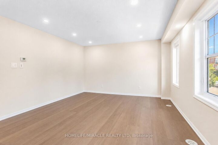 Property Photo:  22 Crossbill Road  ON L7A 0S5 