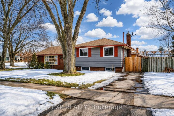 Property Photo: 33 Fairlawn Road ON N2C 1X8