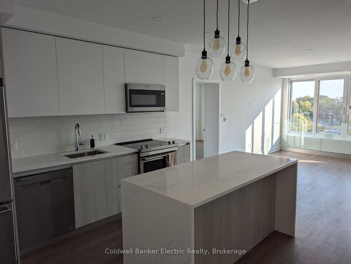 Property Photo:  195 Hunter Street E 802  ON K9H 1G9 