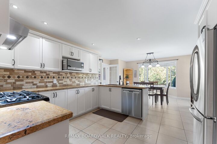 Property Photo: 14 Panandrick View Drive ON K2W 1A5