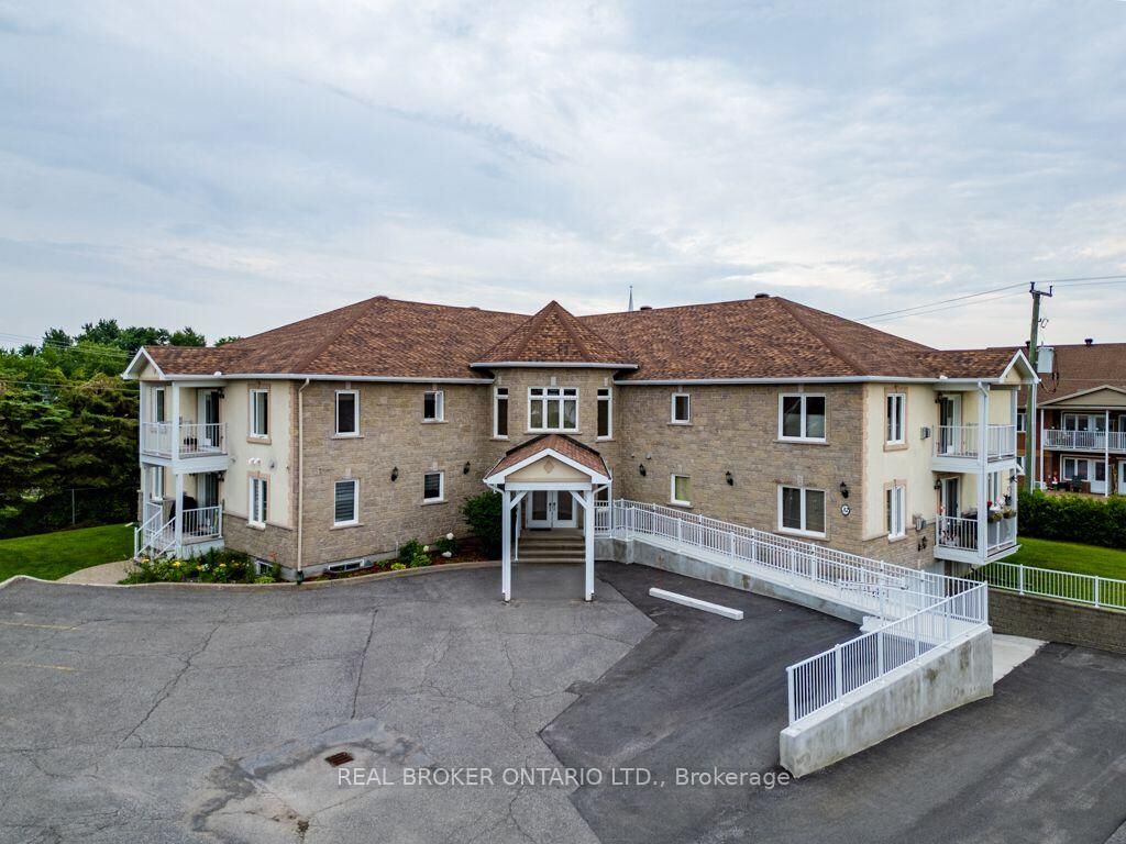 Property Photo: 32 La Croisee Street 103 ON K0A 1W0