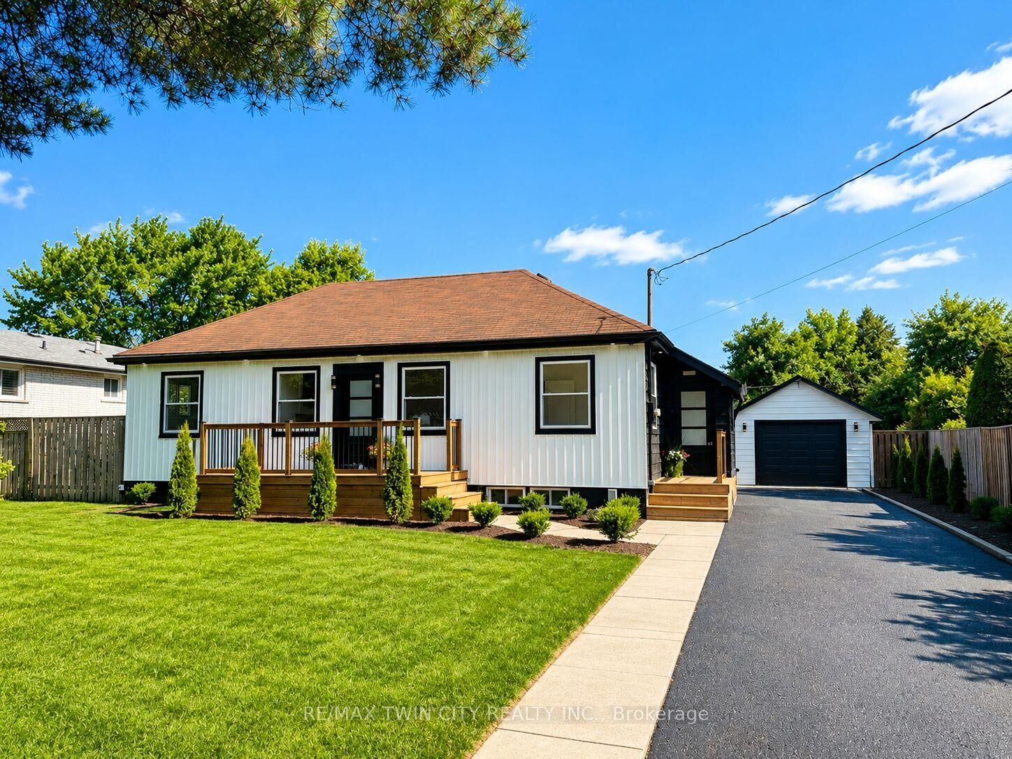 Property Photo:  92 Fairview Drive  ON N3R 2W9 
