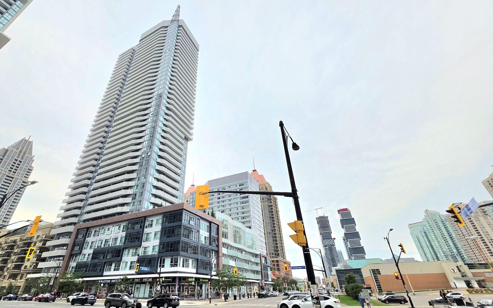 Property Photo:  4065 Confederation Parkway 1704  ON L5B 0L4 