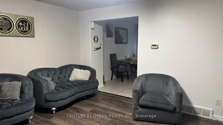 Property Photo: 32 Elvira Crescent ON N6E 2P4