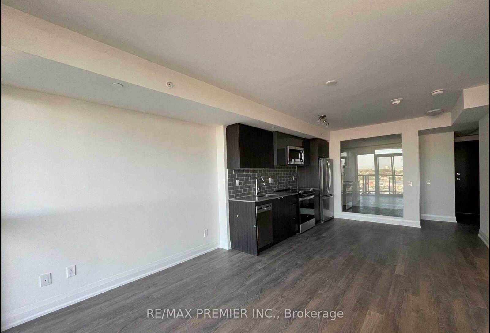Property Photo:  1461 Lawrence Avenue W 1508  ON M6L 0A6 
