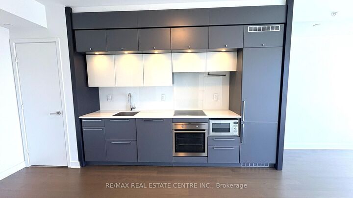 Property Photo: 15 Grenville Street 4710 ON M4Y 1A1