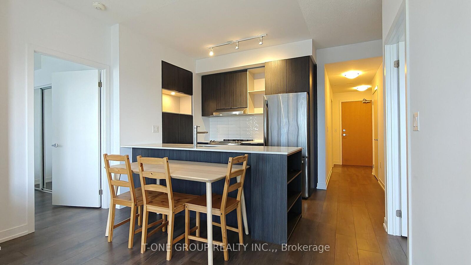 Property Photo:  2520 Eglinton Avenue 722  ON L5M 0Y4 
