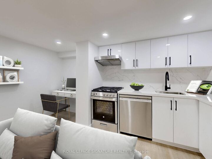 Property Photo:  250 Major Street Lower F  ON M5S 2L6 