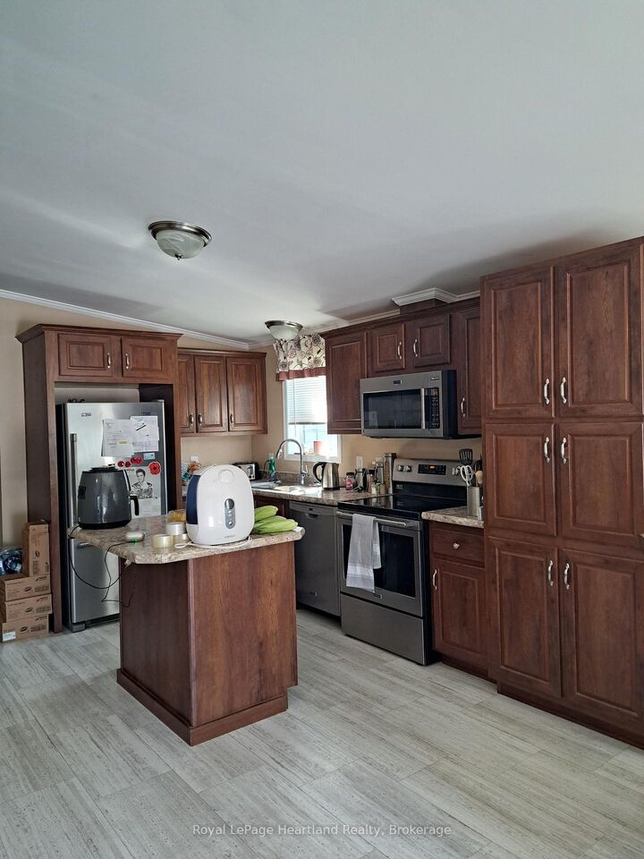 Property Photo: 9 Bond Street ON N7G 0C5
