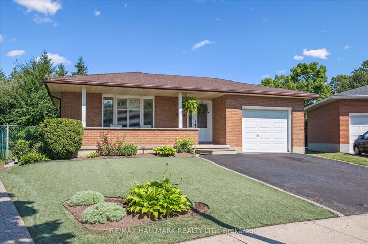 32 Warwick Court — photo 1