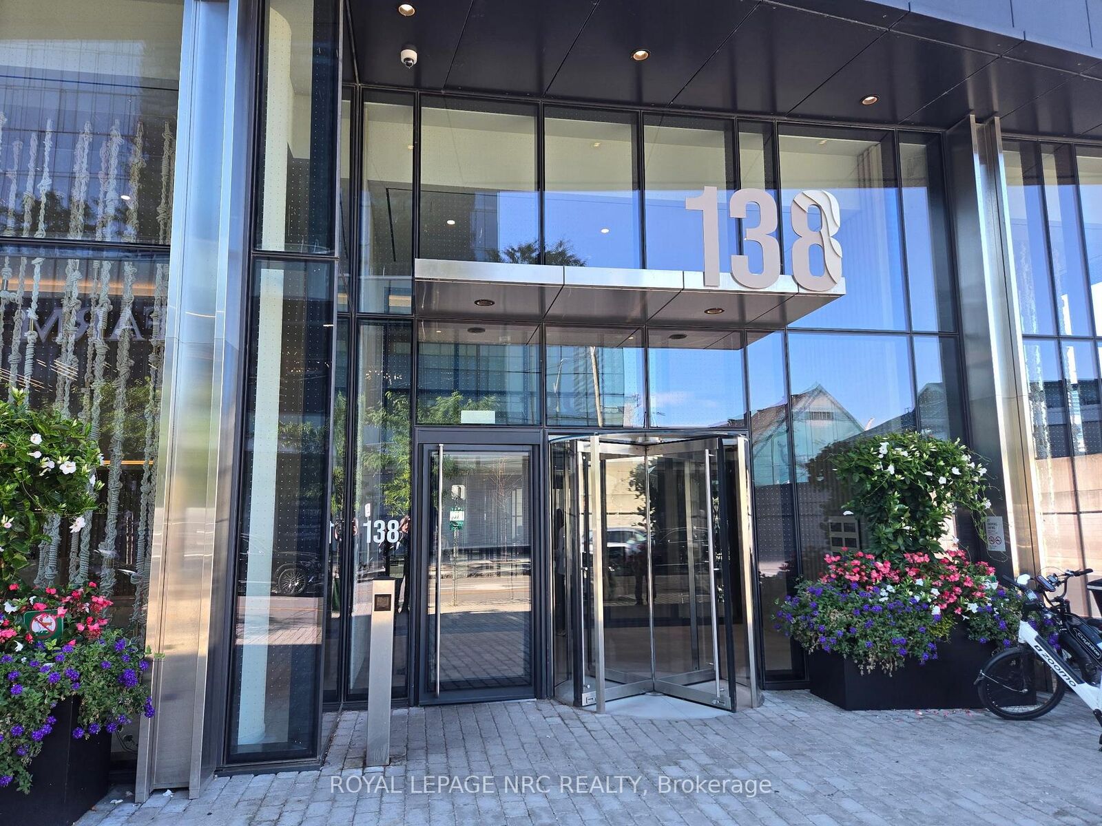 Property Photo: 138 Downes Street 6302 ON M5E 0E4