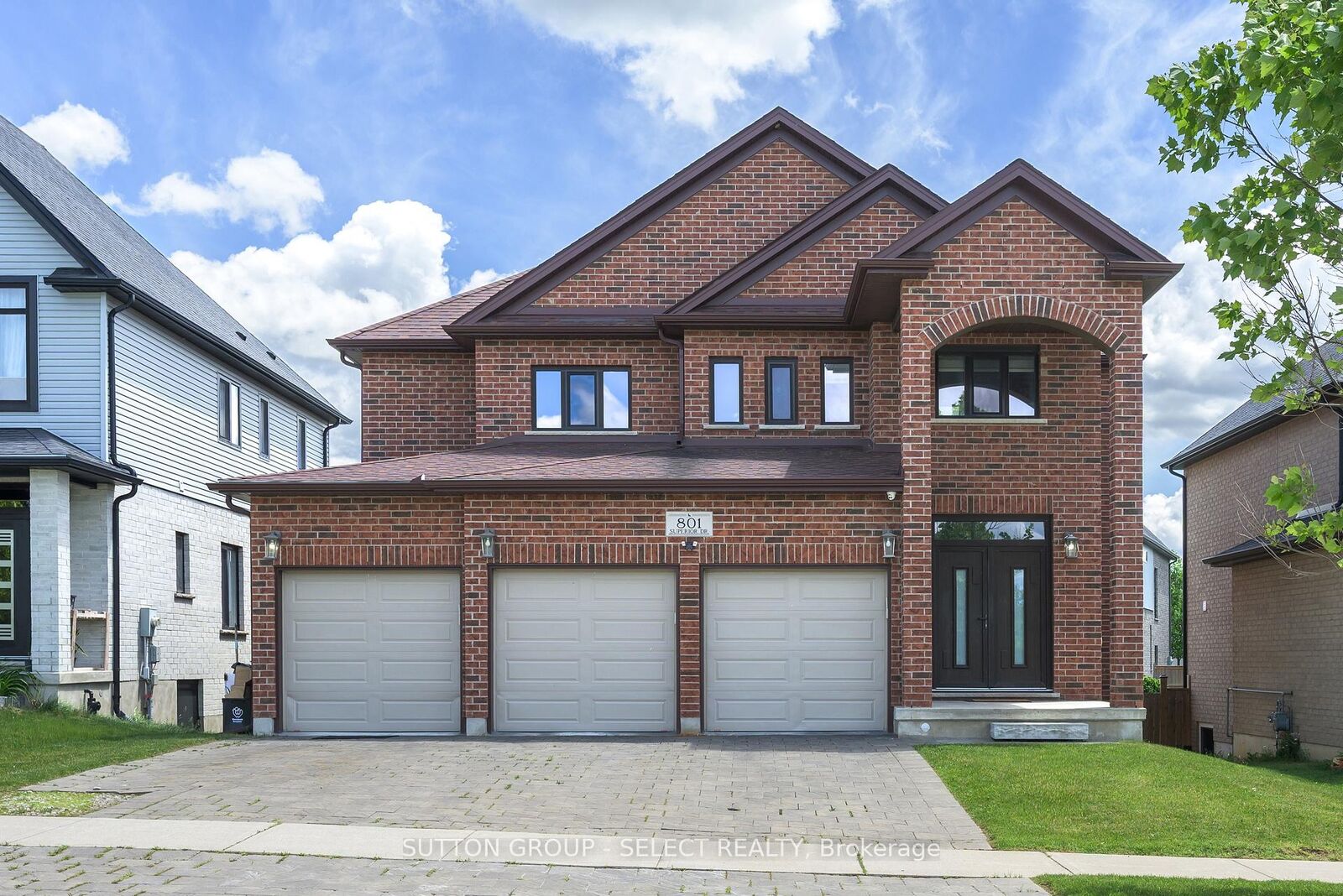 Property Photo: 801 Superior Drive ON N5X 0M1
