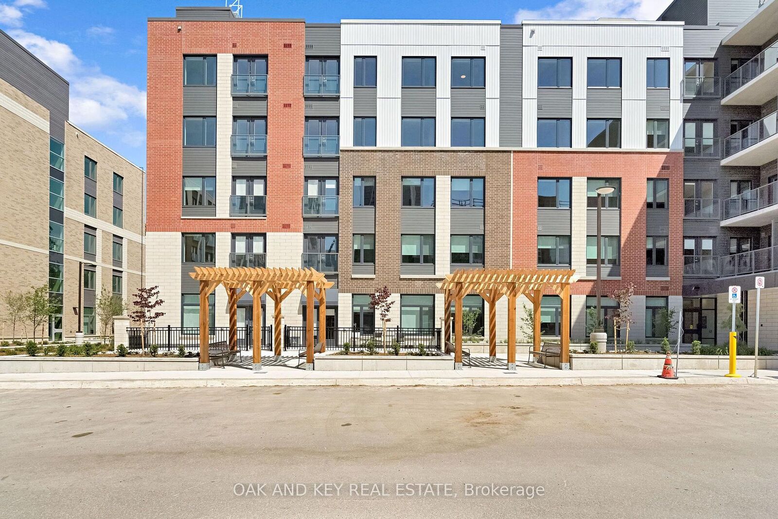 Property Photo:  385 Hill Street 401  ON N6B 1E3 