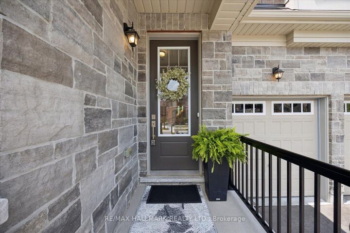 Property Photo: 211 Busato Drive ON L4A 4X4