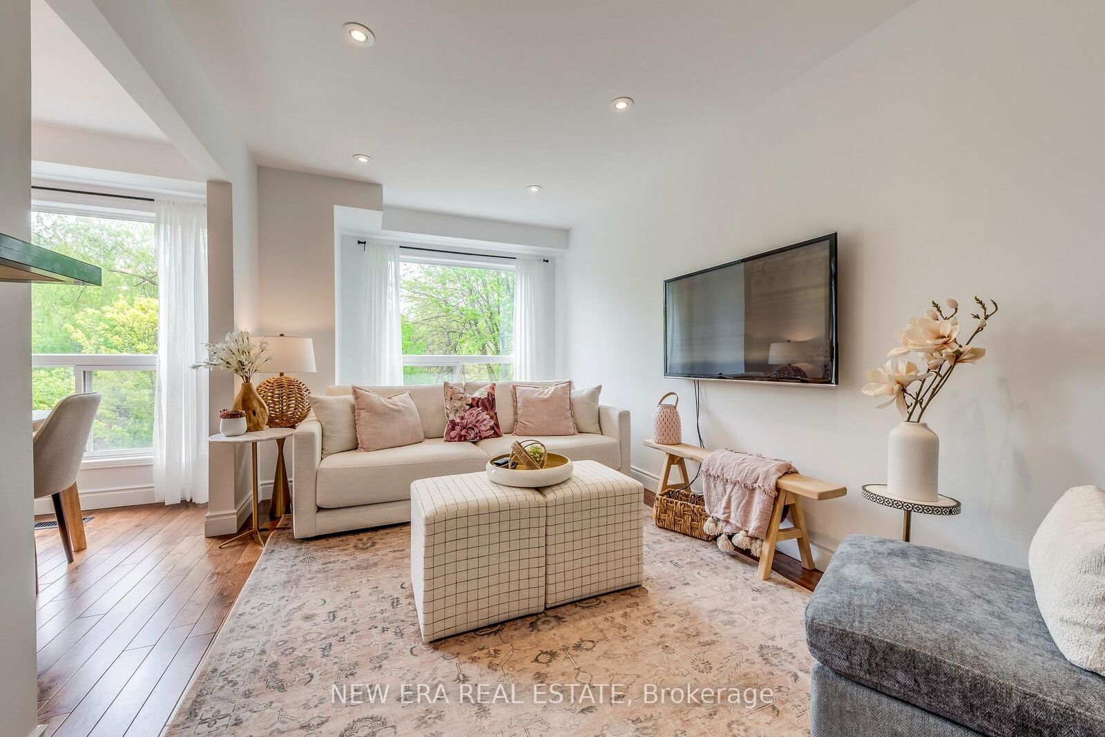 Property Photo: 7284 Bellshire Gate 43 ON L5N 8E4