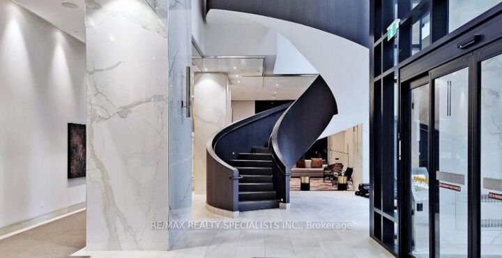 Property Photo:  7 Mabelle Avenue 2703  ON M9A 0C9 