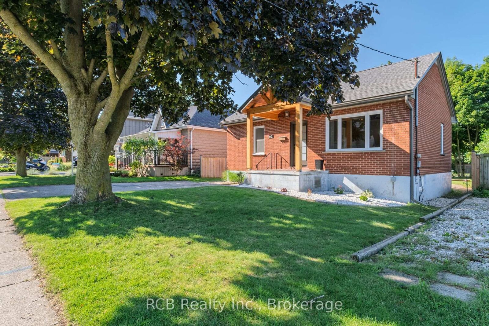 Property Photo:  62 St Andrew Street  ON N3L 2X3 