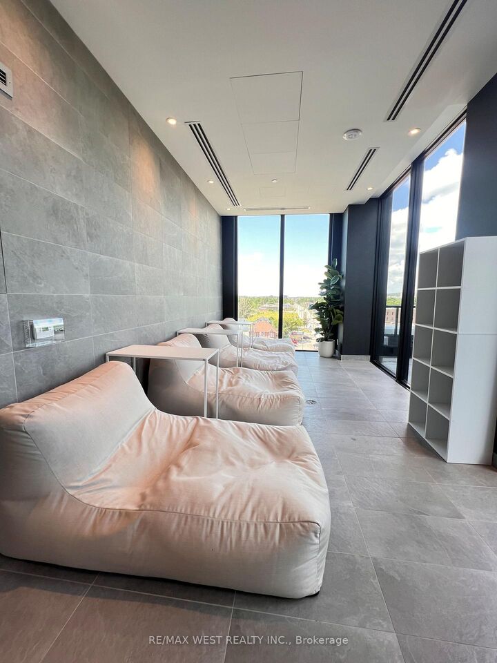 Property Photo:  39 Mary Street 1703  ON L4N 1S9 