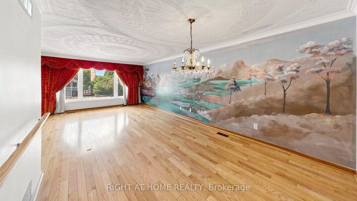 Property Photo:  20 Torrens Avenue  ON M4K 2H8 