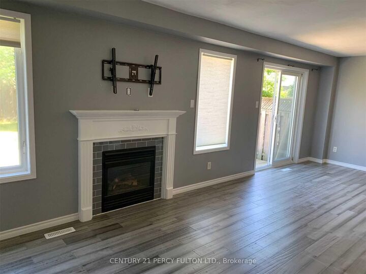 Photo de la propriété:  136 Tunbridge Road  ON L4M 6T1 
