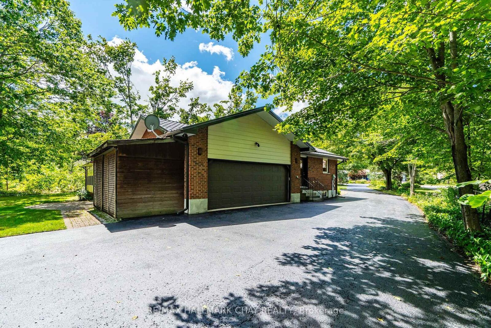 Property Photo:  75 Cathedral Pines Road  ON L4M 4Y8 