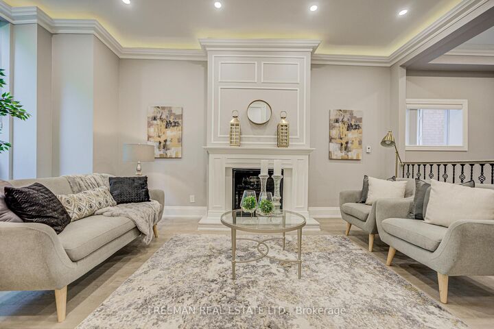 Property Photo: 916 Manning Avenue Main&Amp2nd Floor ON M6G 2X4