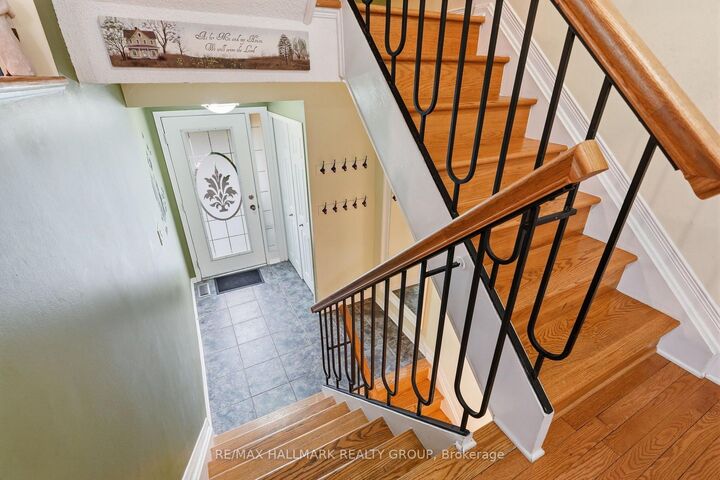 Property Photo:  114 Monterey Drive  ON K2H 7A8 