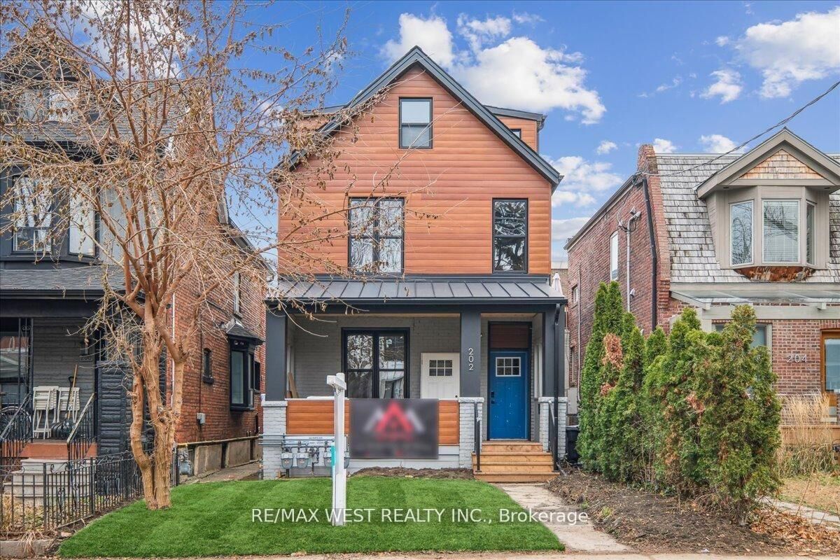 Property Photo:  202 Perth Avenue 5  ON M6P 3X8 