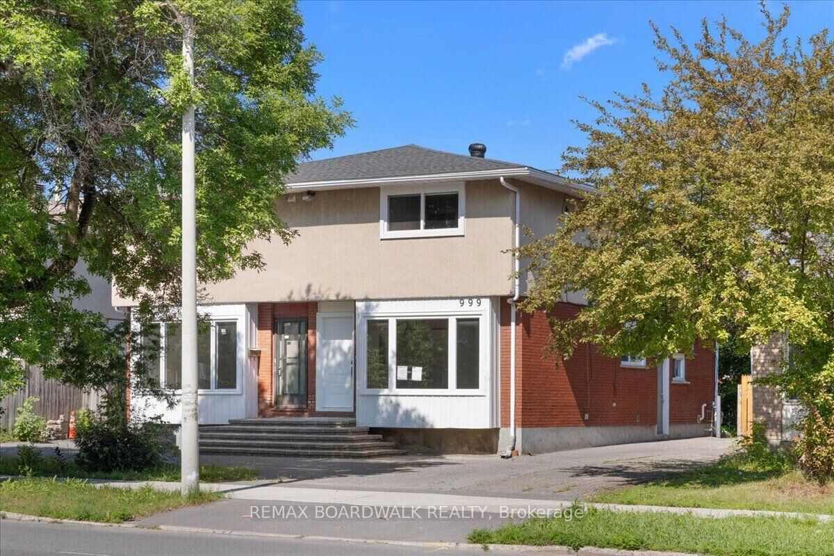 Property Photo: 999 Meadowlands Drive ON K2E 7Z8