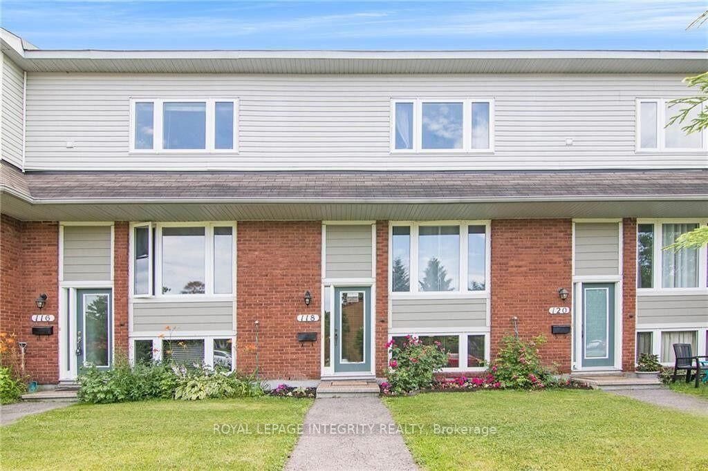 Property Photo:  118 Monterey Drive  ON K2H 7A8 