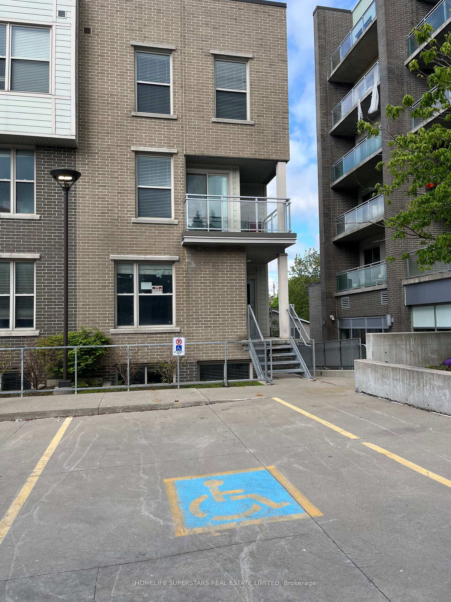 Property Photo:  62 Balsam Street N T101  ON N3L 3H2 