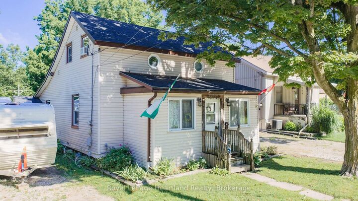 Property Photo:  122 Fulton Street  ON N0M 1L0 