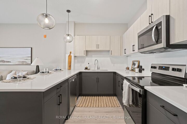 Property Photo:  33318 Richmond Street 101  ON N0M 2J0 