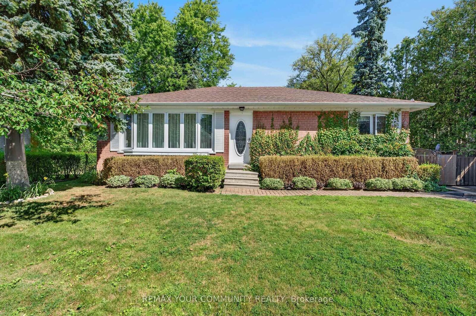 Property Photo: 154 Hollingsworth Drive ON L7B 1G8