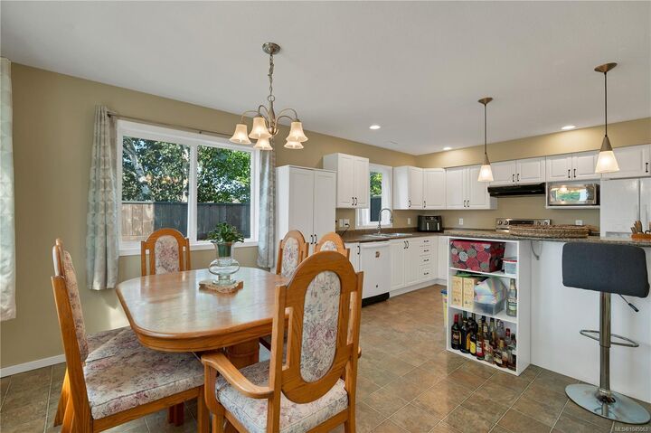 Property Photo: 391 Niluht Rd BC V9W 8G5