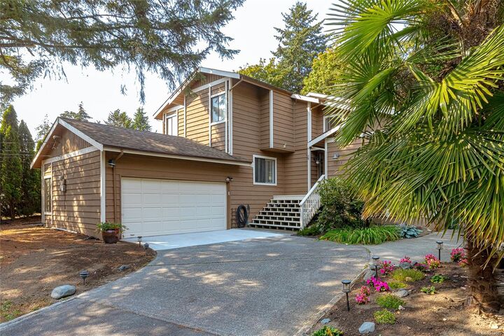 Property Photo: 7318 Veyaness Rd BC V8M 1M3
