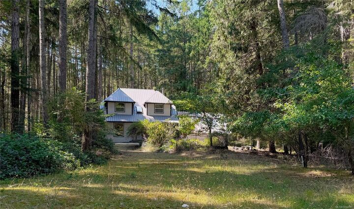 Property Photo: 980 Coats Dr BC V0R 1X3